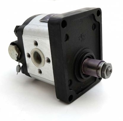 Slika Črpalka hidravličnega volana UTB z ventilom mala/velika luknja